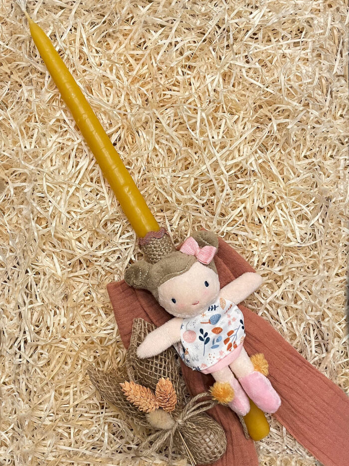 Beeswax candle decorated with a "Happy little girl" figure